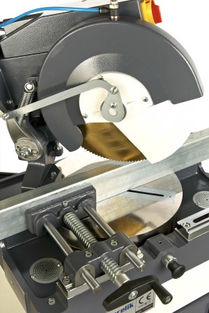 Оборудование для производства окон ПВХ, станок ÖZÇELIK HEKA - вид на пильный диск